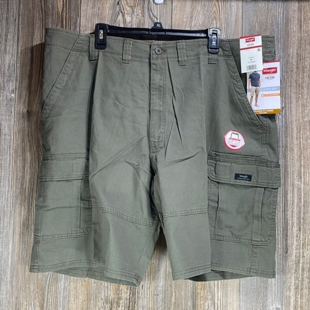 Wrangler Five Star Epic Soft Relaxed Fit Cargo Shorts Size 44 With 10” Inseam